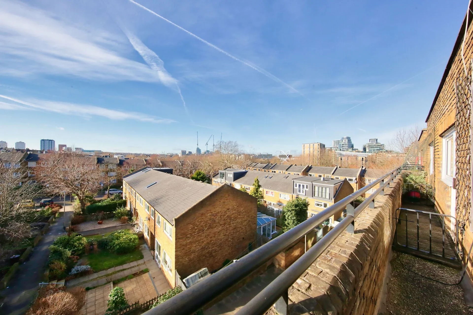 Flat Garrick Close in Greater London