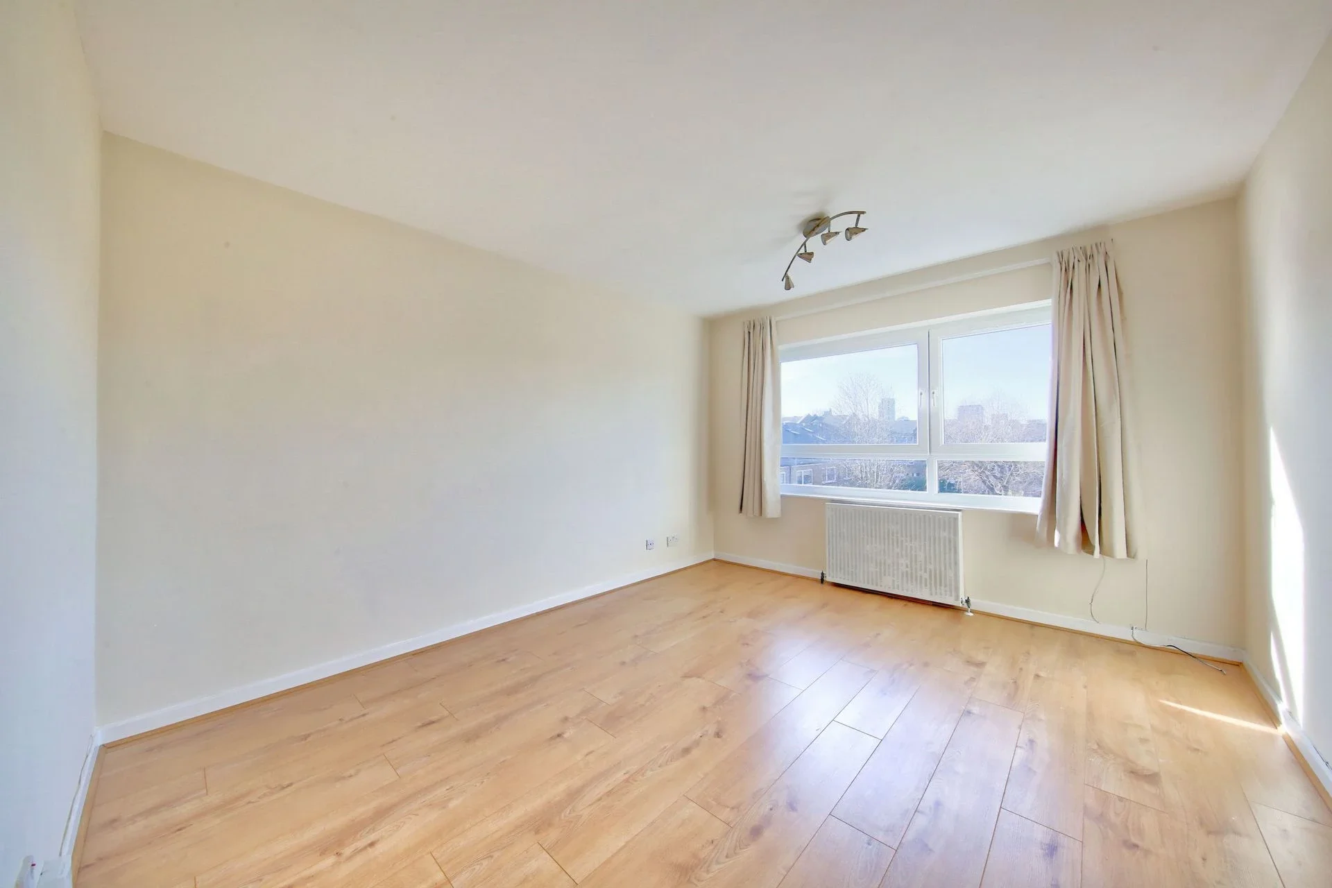 Flat Garrick Close in Greater London