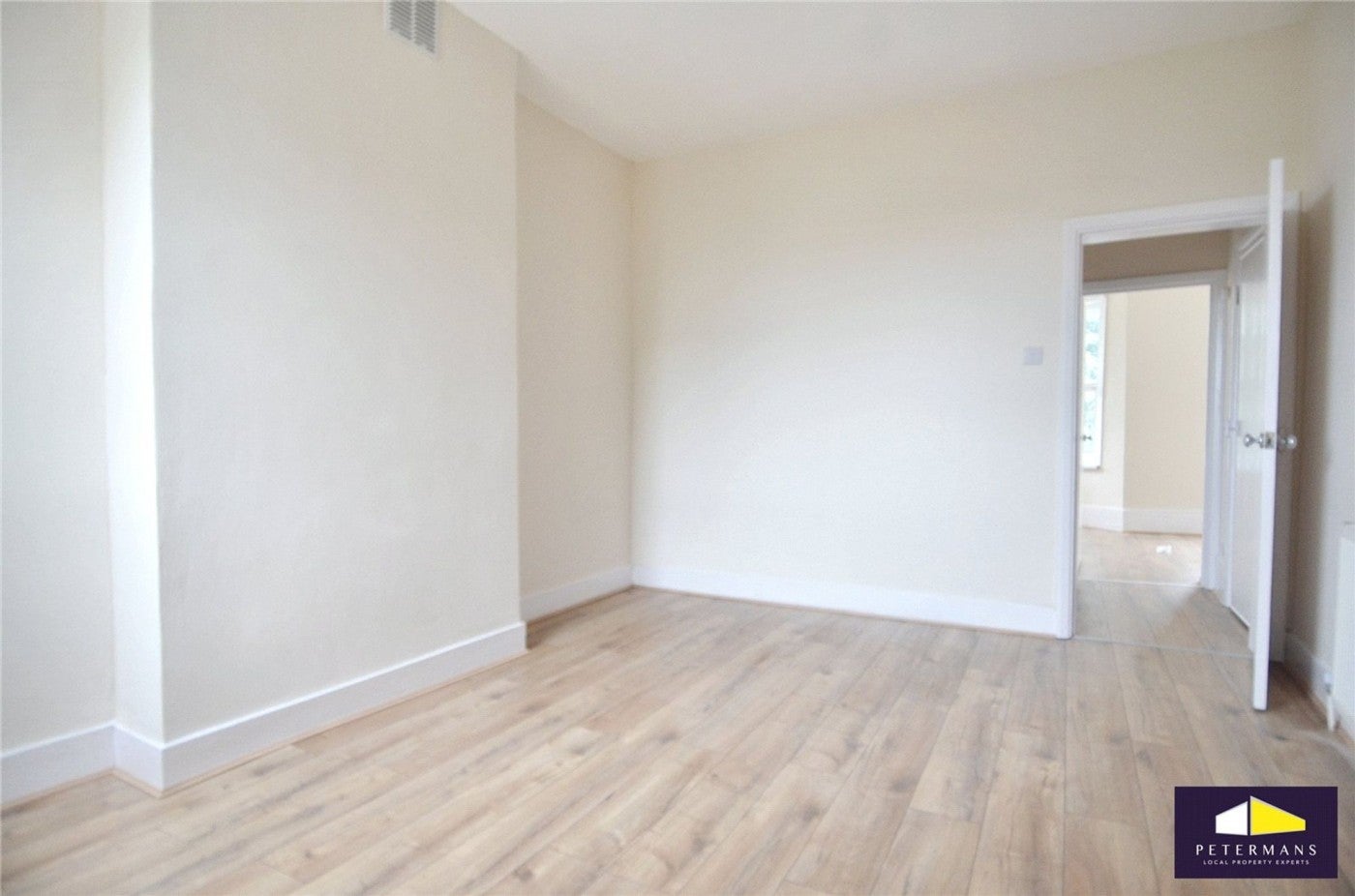 Flat Devereux Road in Greater London