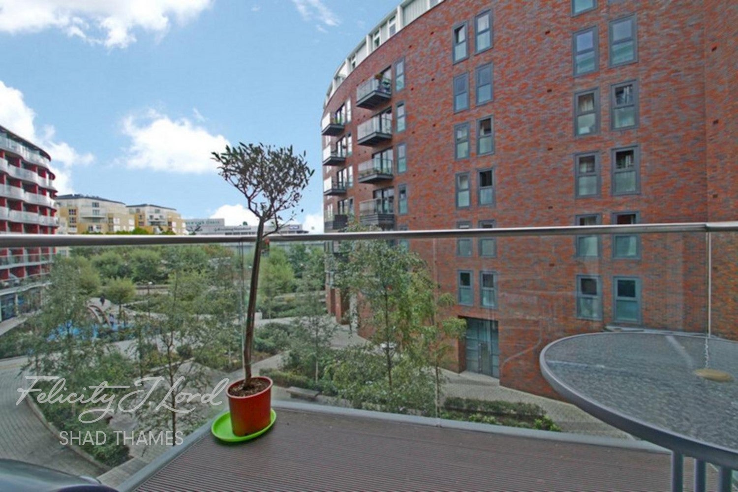 Flat Surrey Quays Road in Greater London