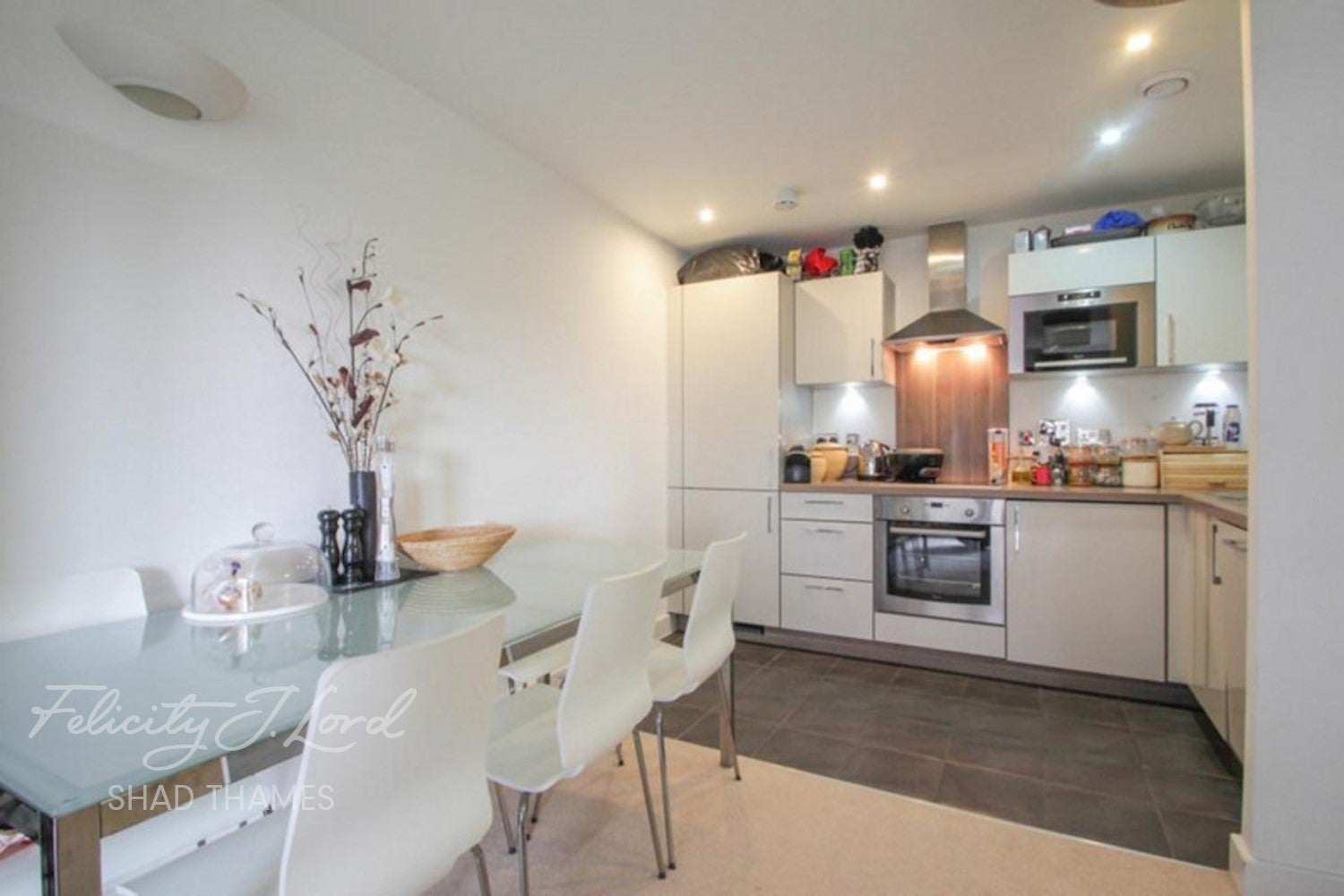 Flat Surrey Quays Road in Greater London