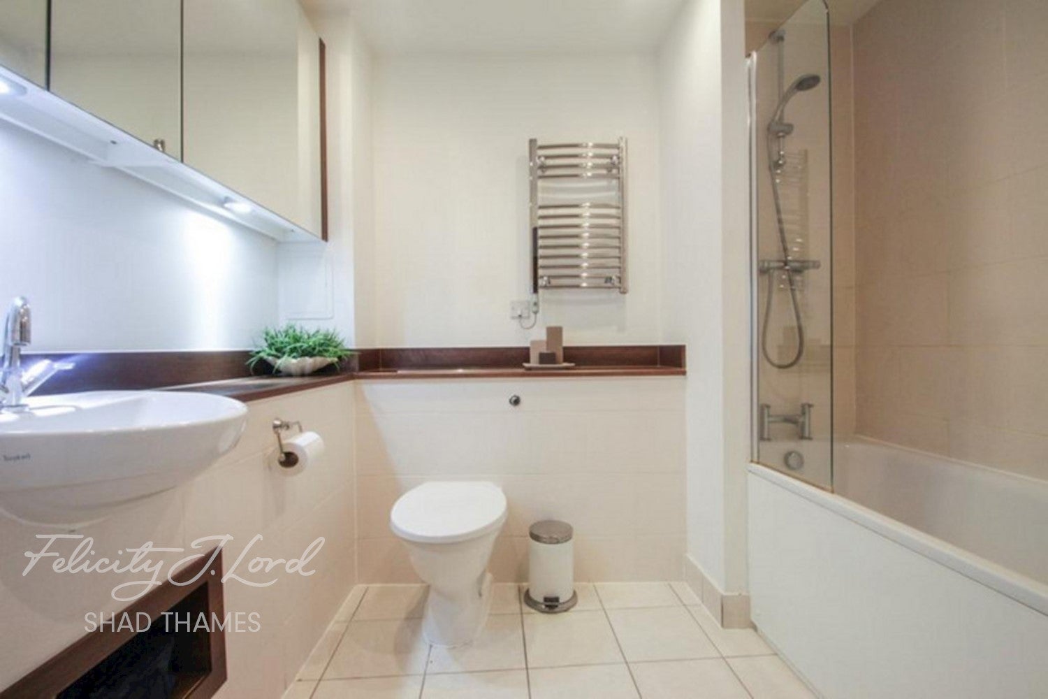 Flat Surrey Quays Road in Greater London