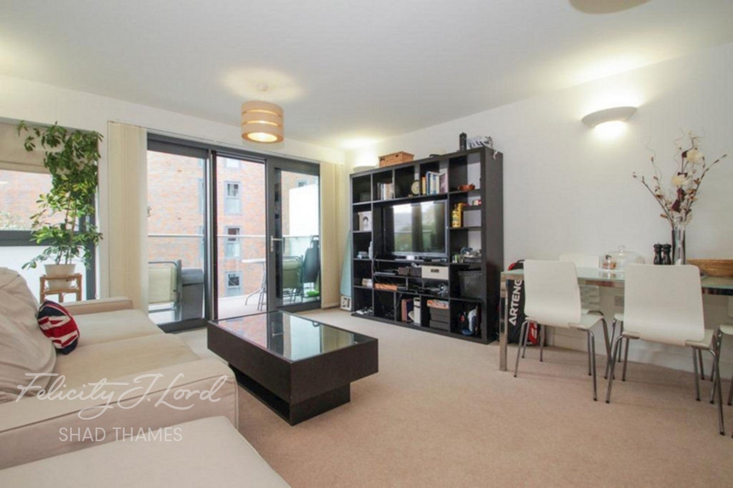 Flat Surrey Quays Road in Greater London