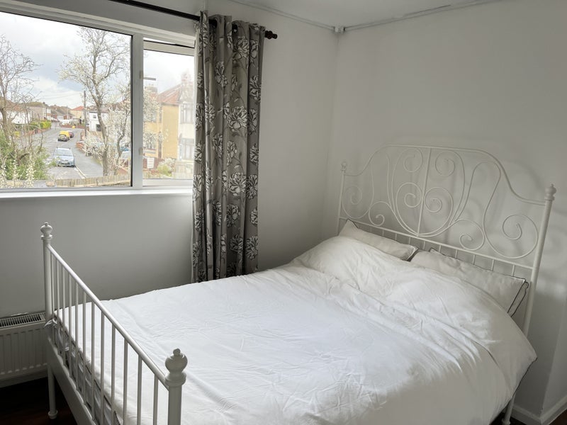 Room Frampton Crescent in Bristol