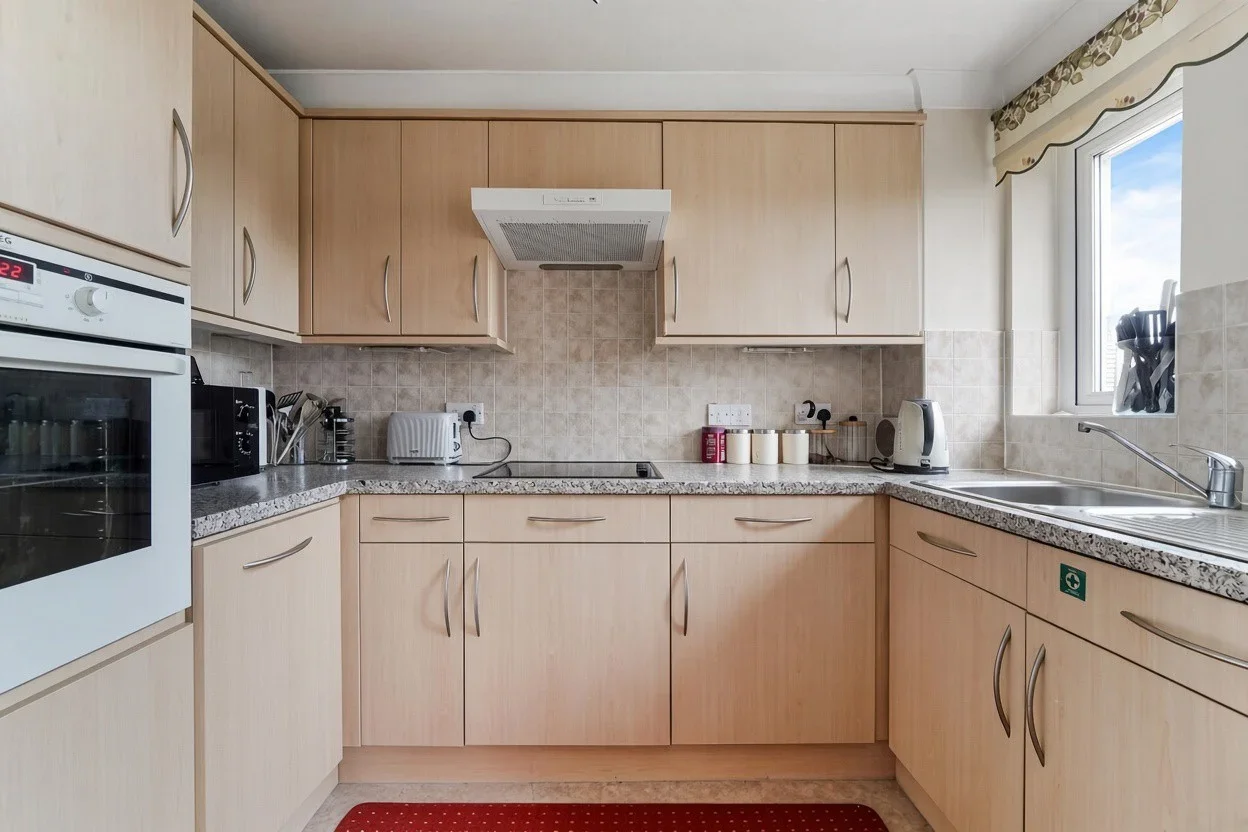 Flat Kingston Road in Epsom and Ewell