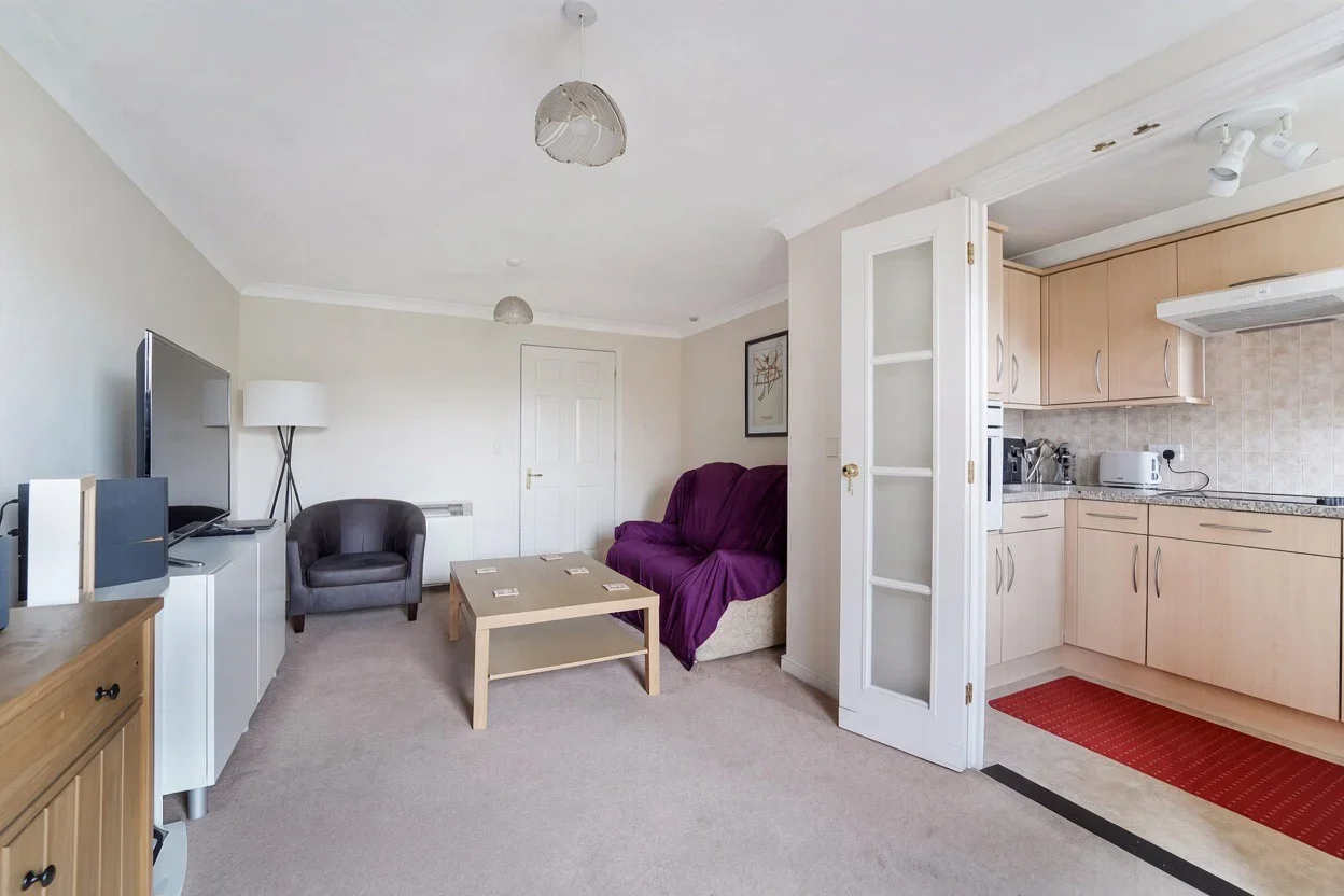 Flat Kingston Road in Epsom and Ewell