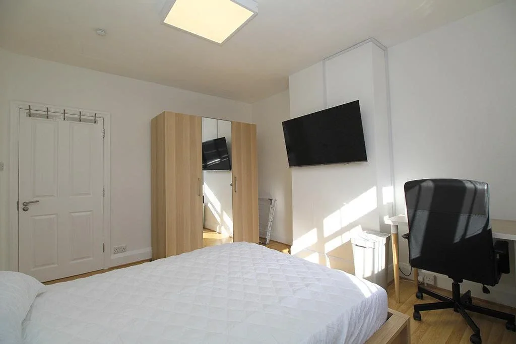 Room Forest Road in Charnwood