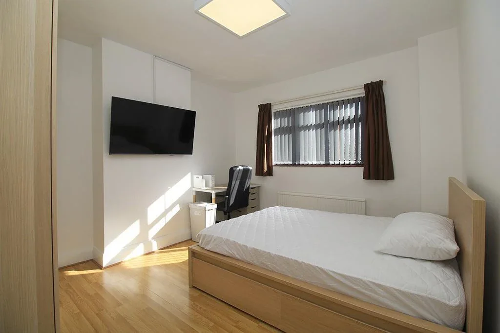 Room Forest Road in Charnwood