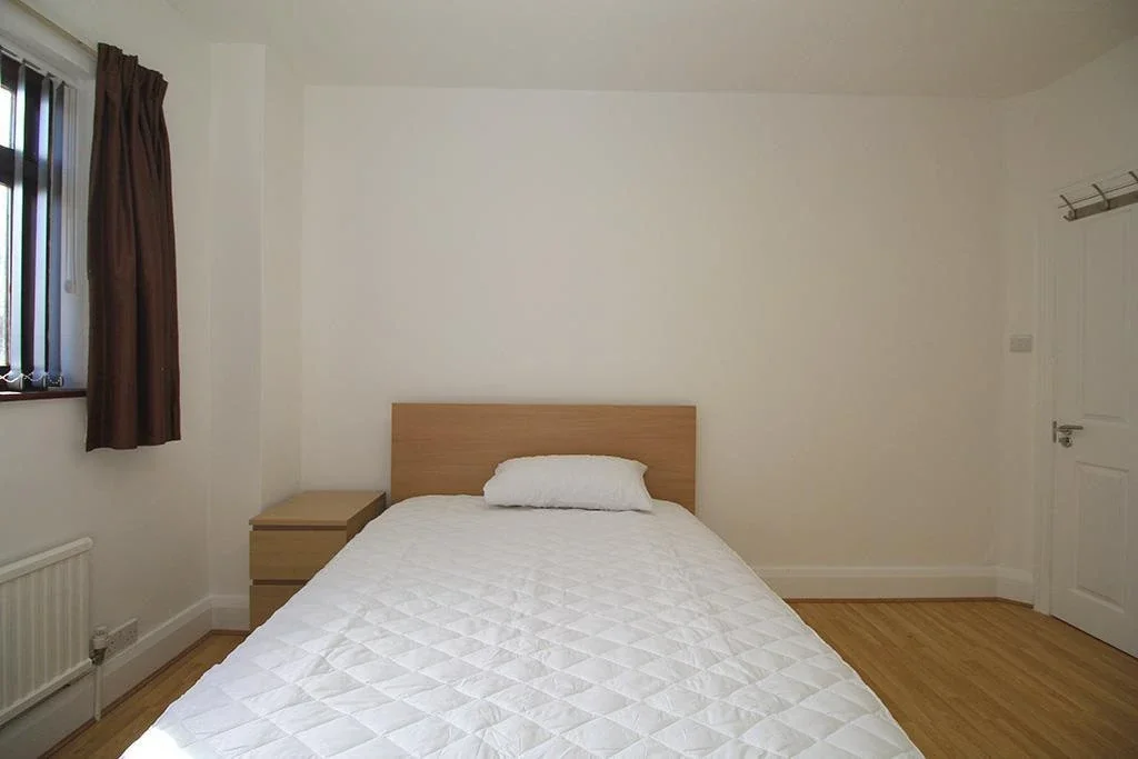 Room Forest Road in Charnwood