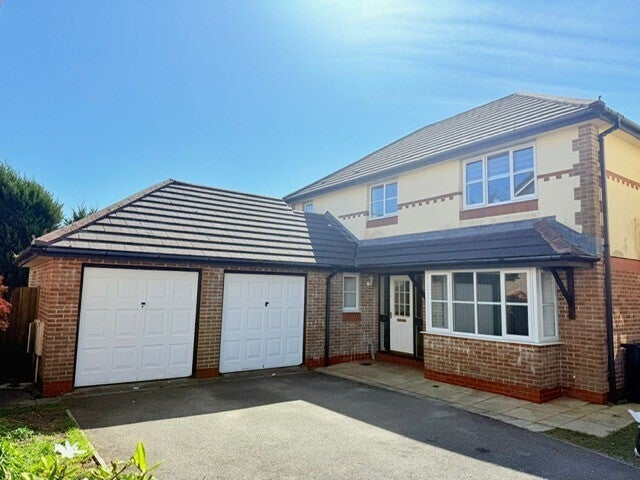 House Century Close in Treverbyn