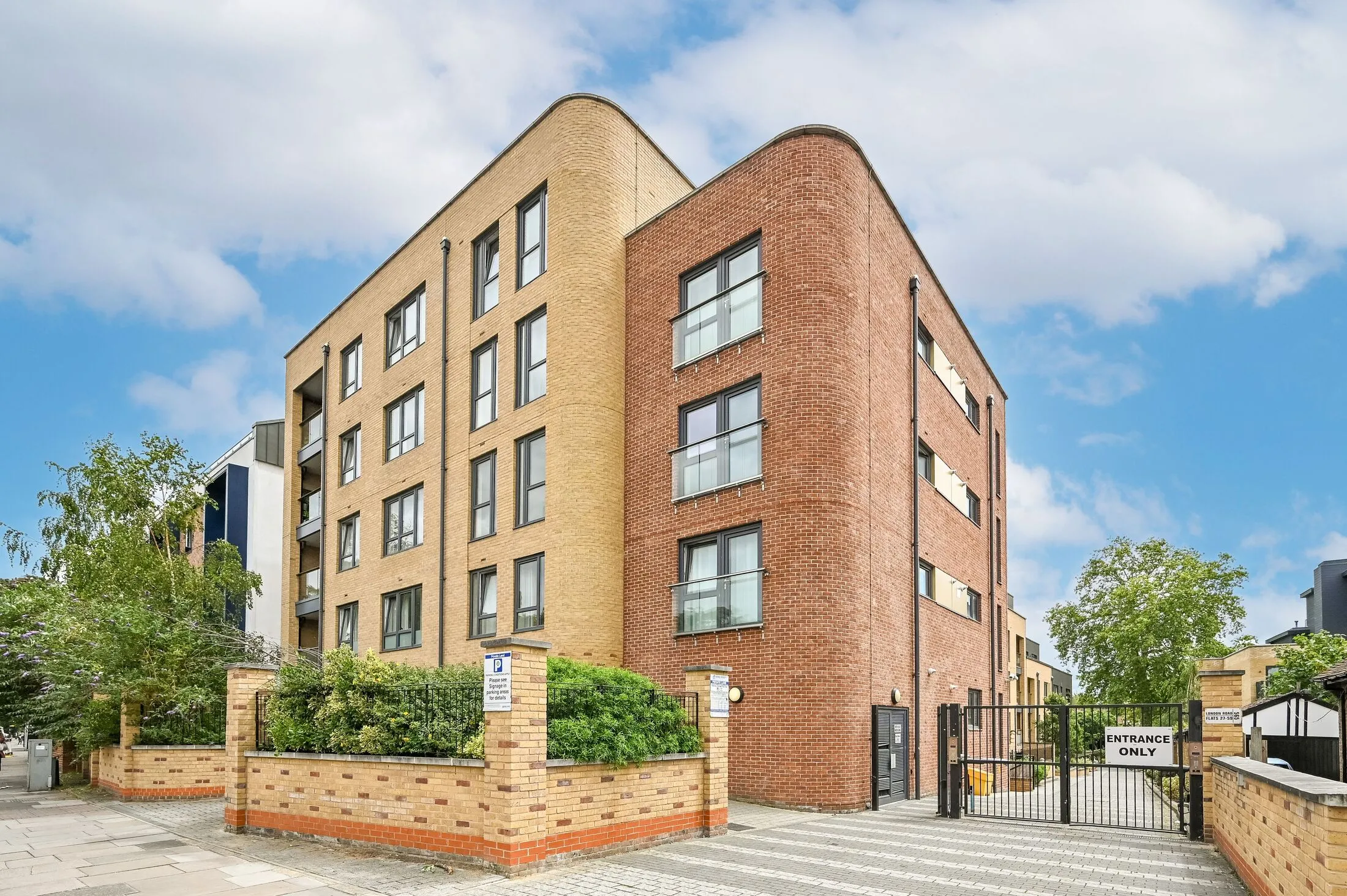 Flat Sidmouth Avenue in Greater London