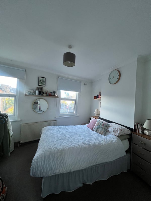 Room Trewint Street in Greater London