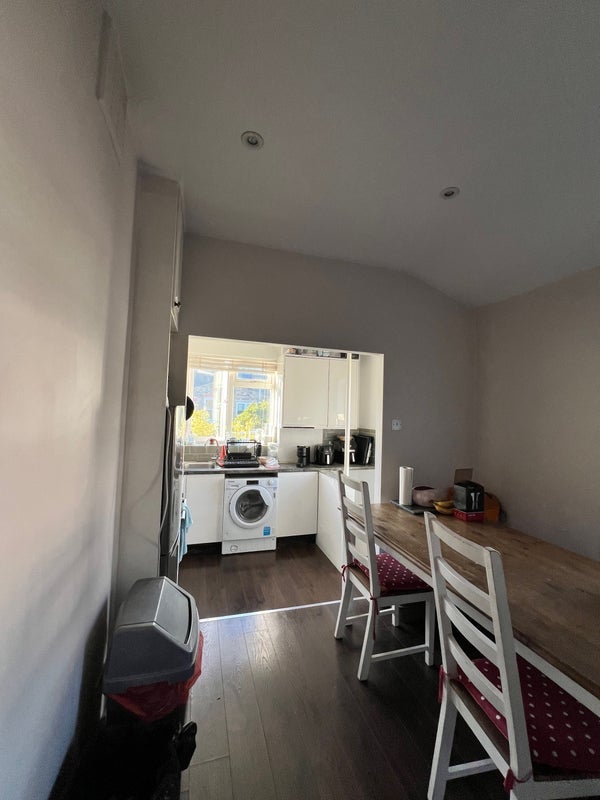 Room Trewint Street in Greater London