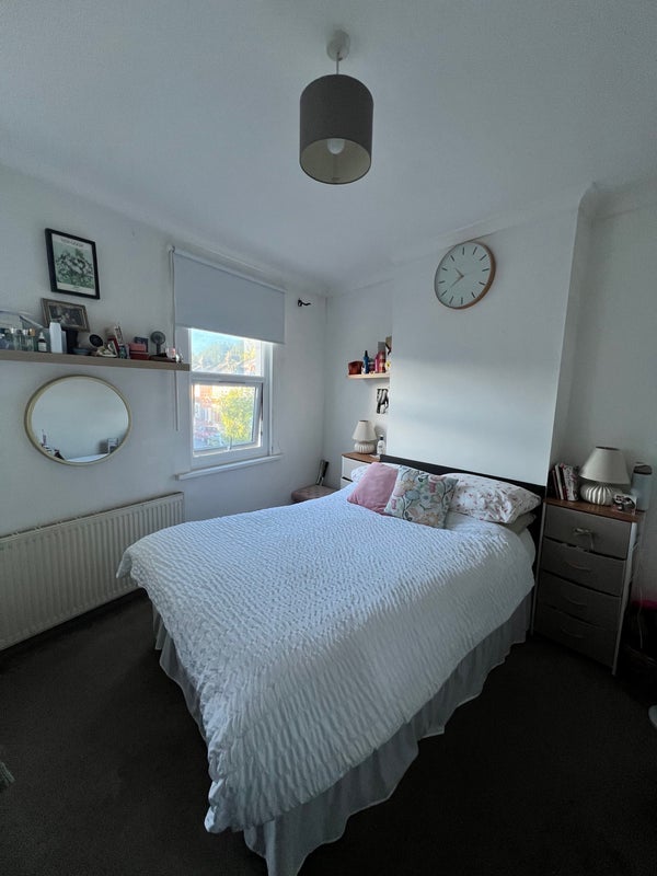 Room Trewint Street in Greater London