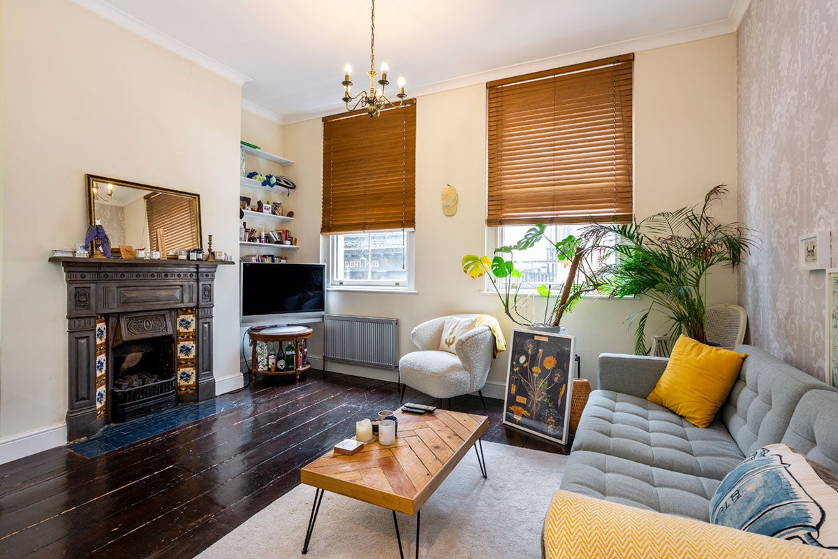 Flat Wheler Street in Greater London