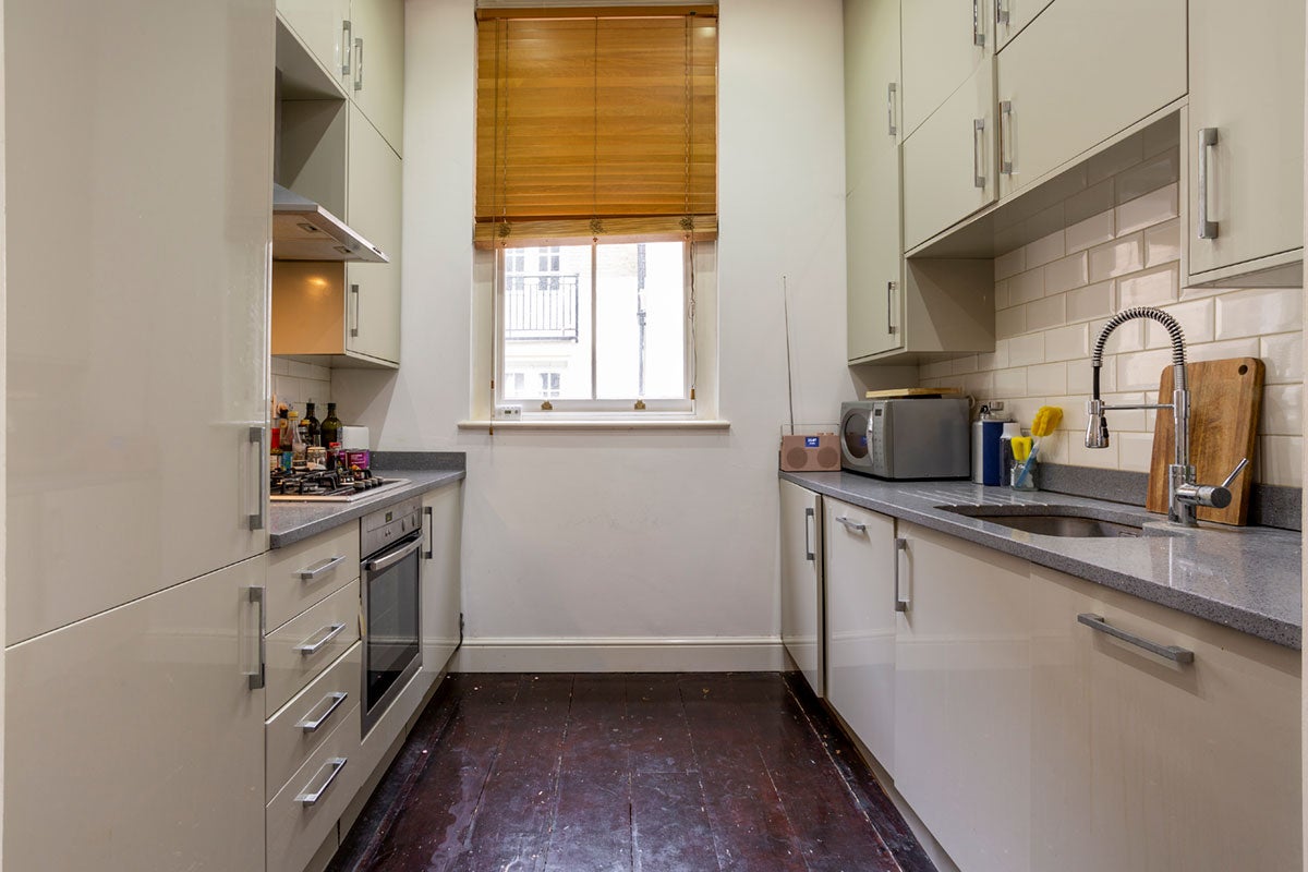 Flat Wheler Street in Greater London