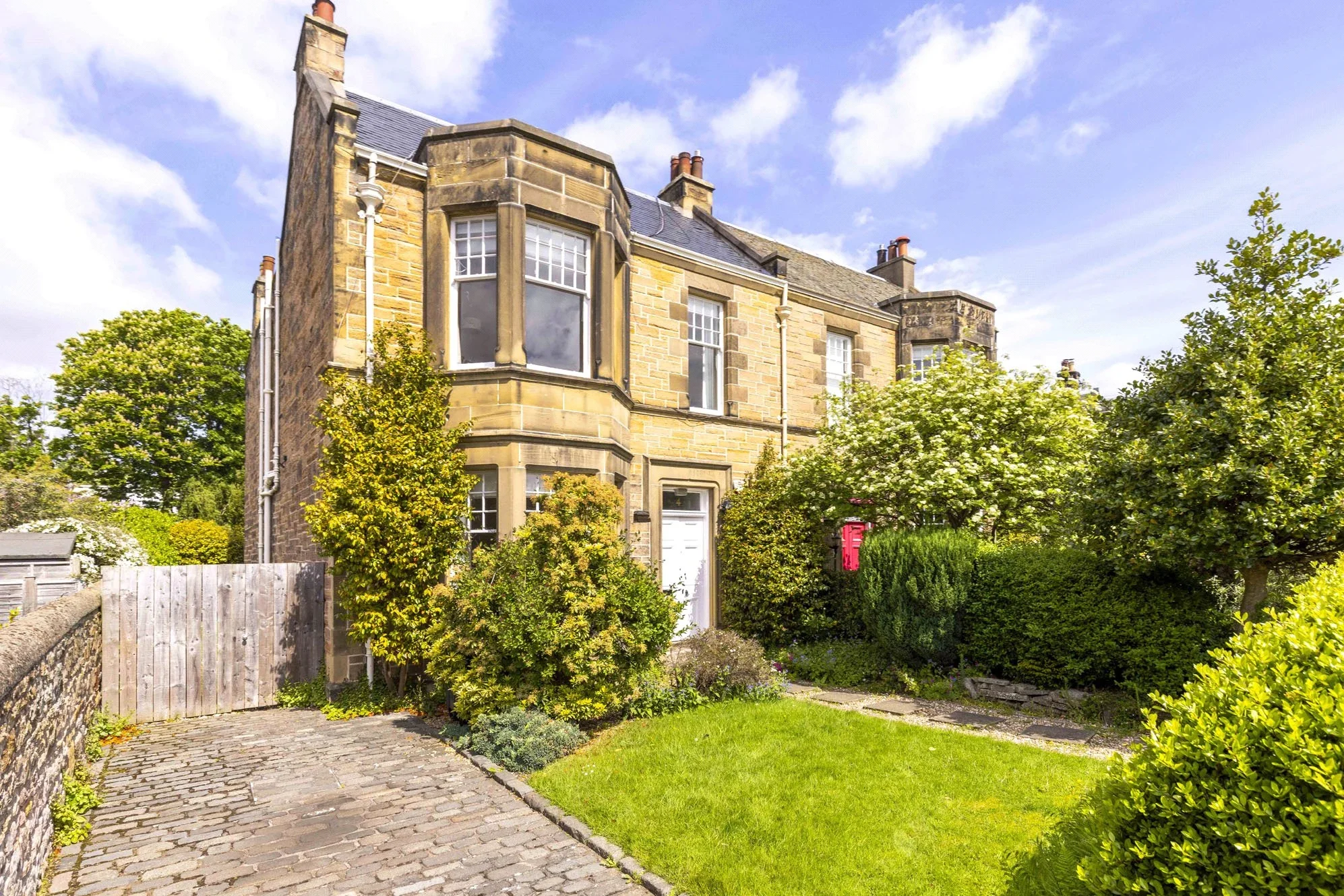 House Kingsburgh Road in City of Edinburgh