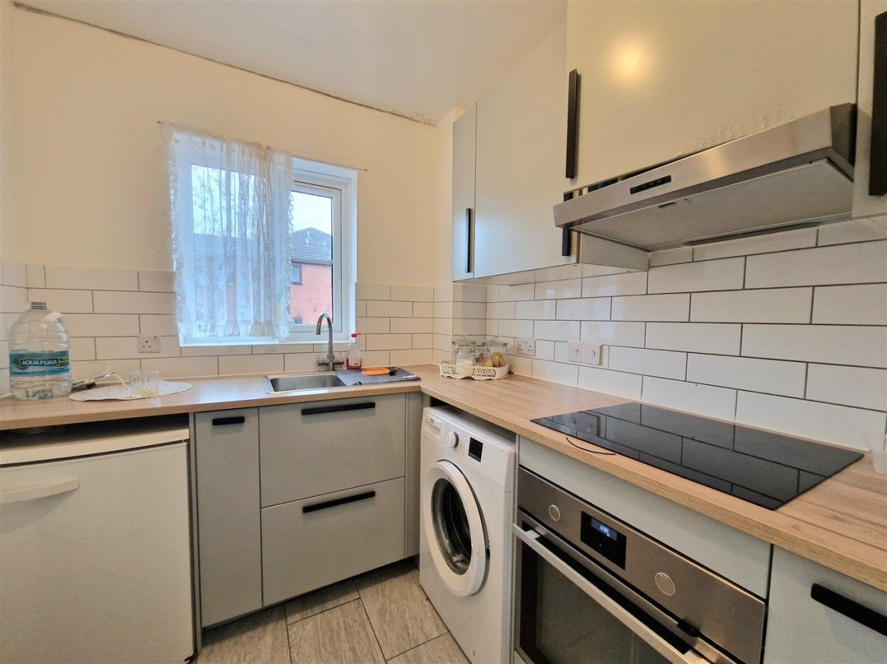 Flat Claremont Road in Greater London