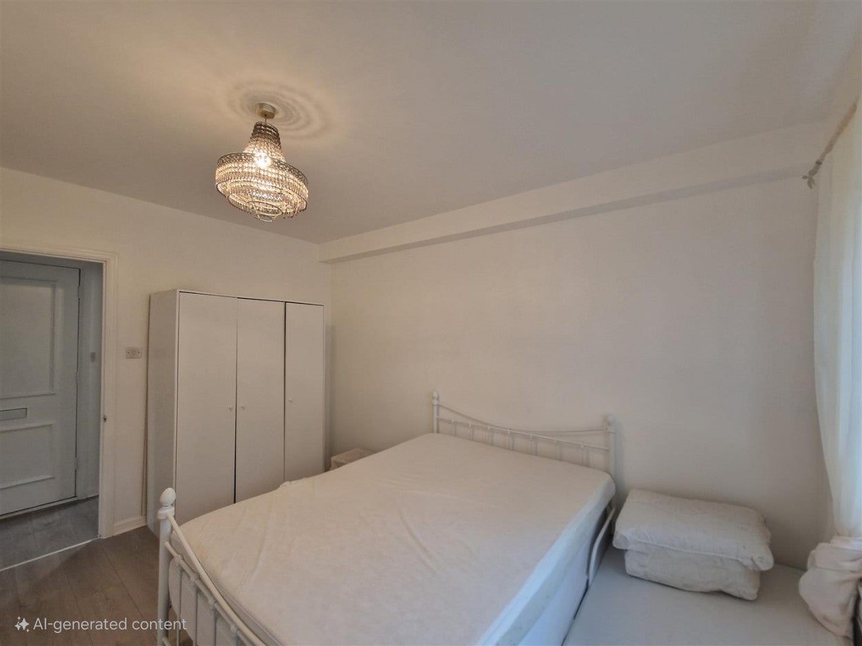 Flat Claremont Road in Greater London