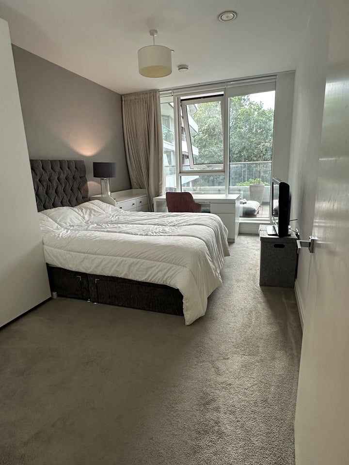 Room Queenstown Road in Greater London