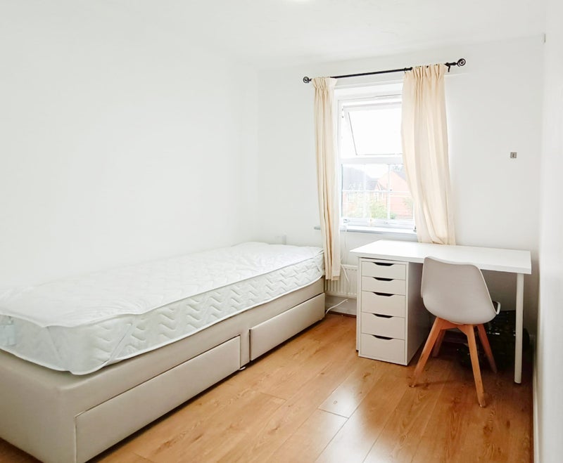 Room Furlong Road in Coventry