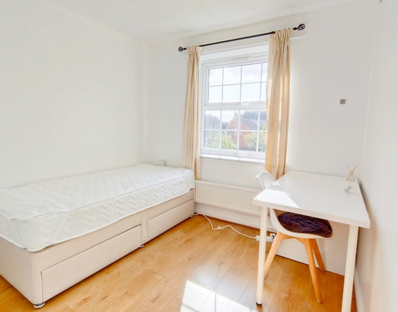Room Furlong Road in Coventry