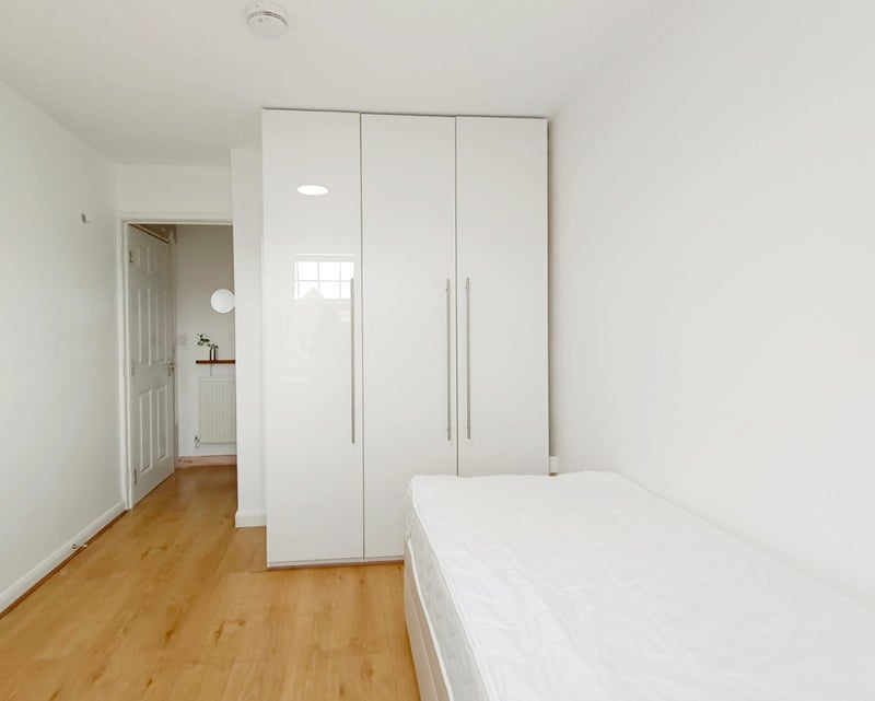 Room Furlong Road in Coventry