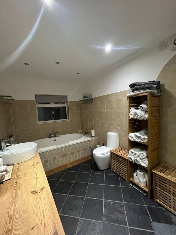 Room Pisgah Street in Pyle