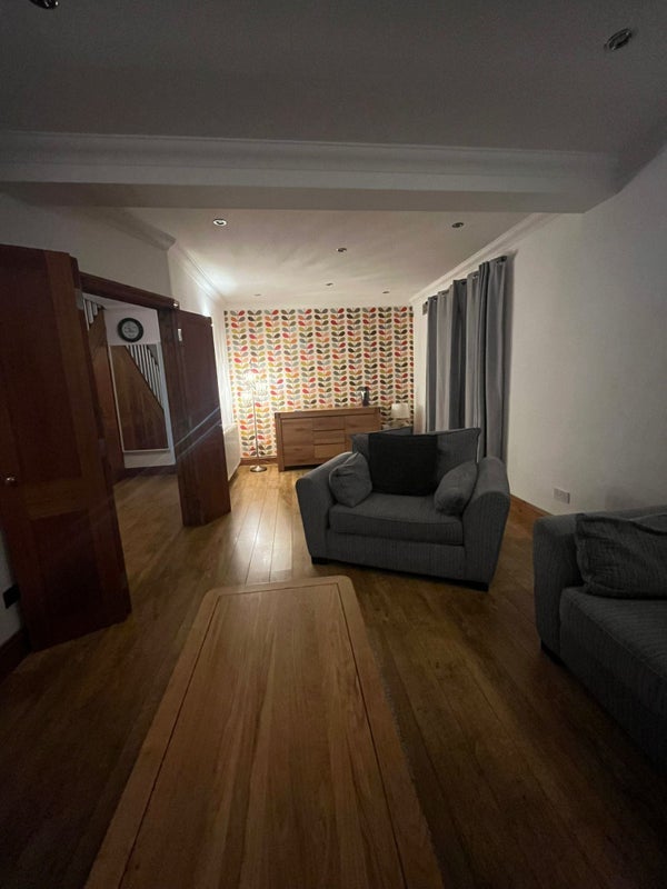 Room Pisgah Street in Pyle