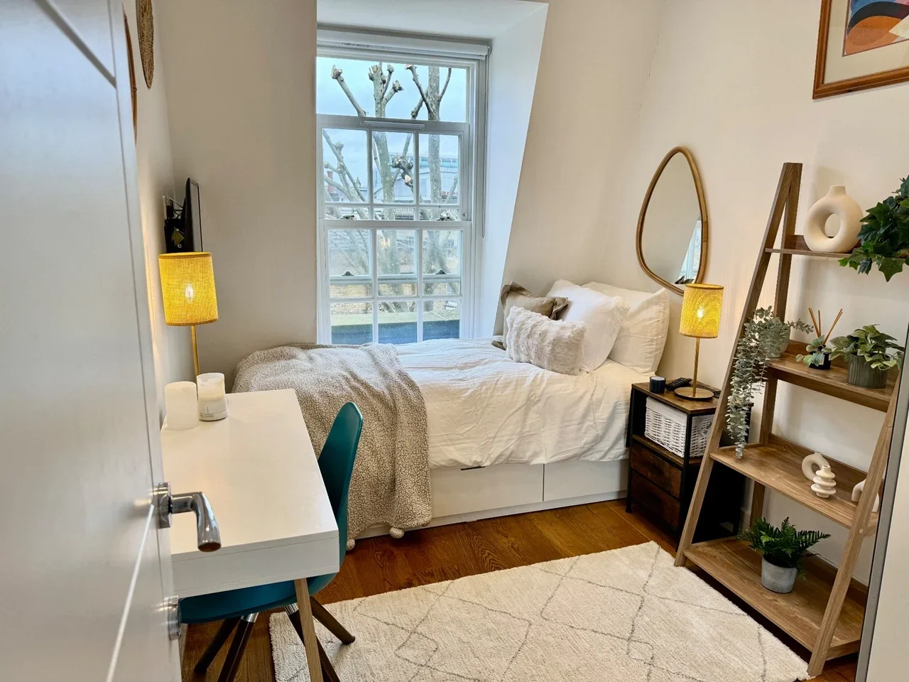 Room Cromer Street in Greater London