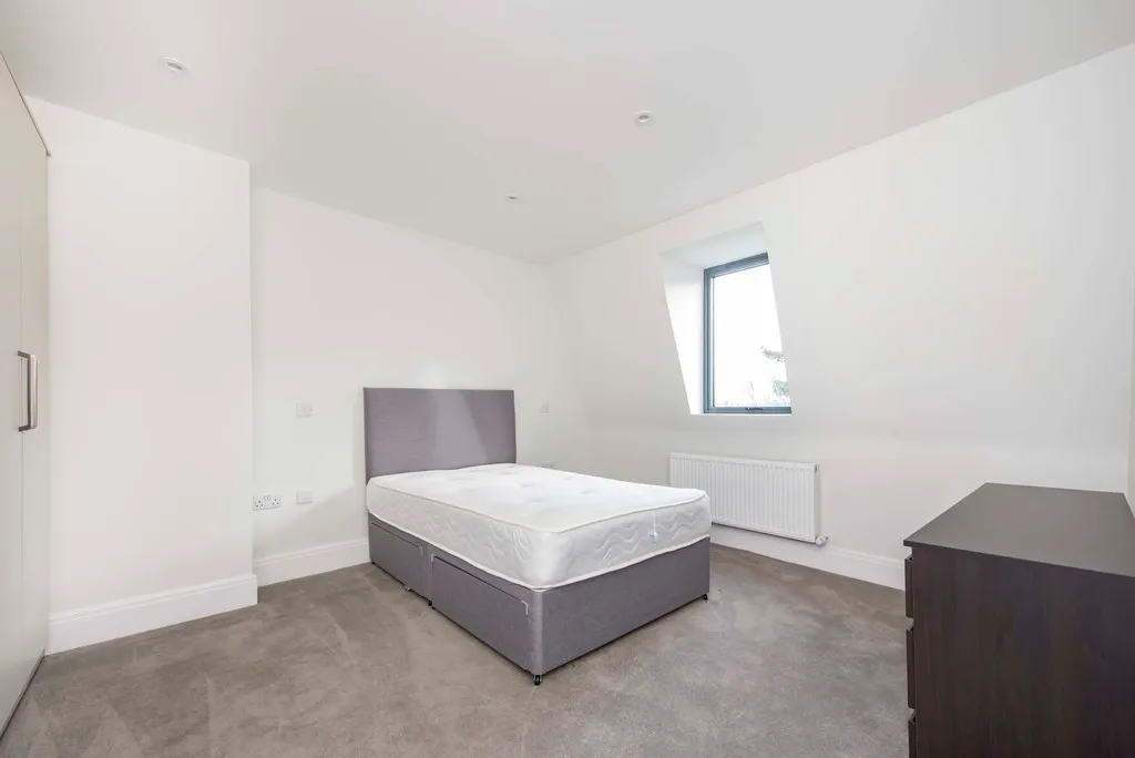 Flat Belmont Road in Greater London