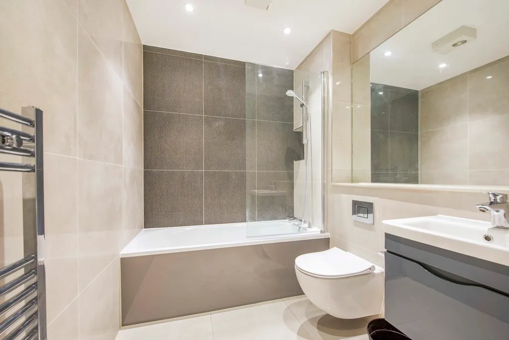 Flat Belmont Road in Greater London