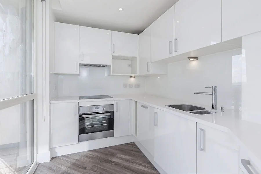 Flat Silvertown Way in Greater London