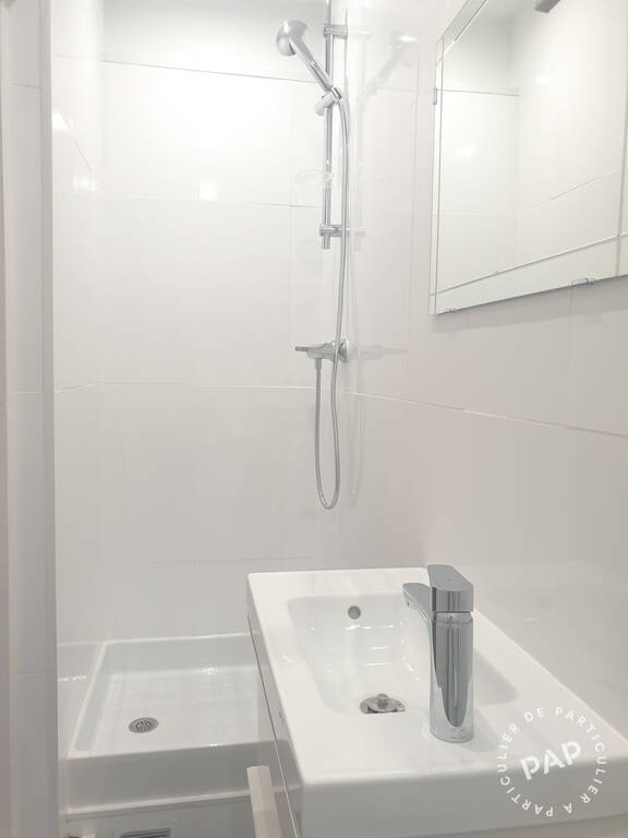 Flat Rue Antoinette Fouque in Paris