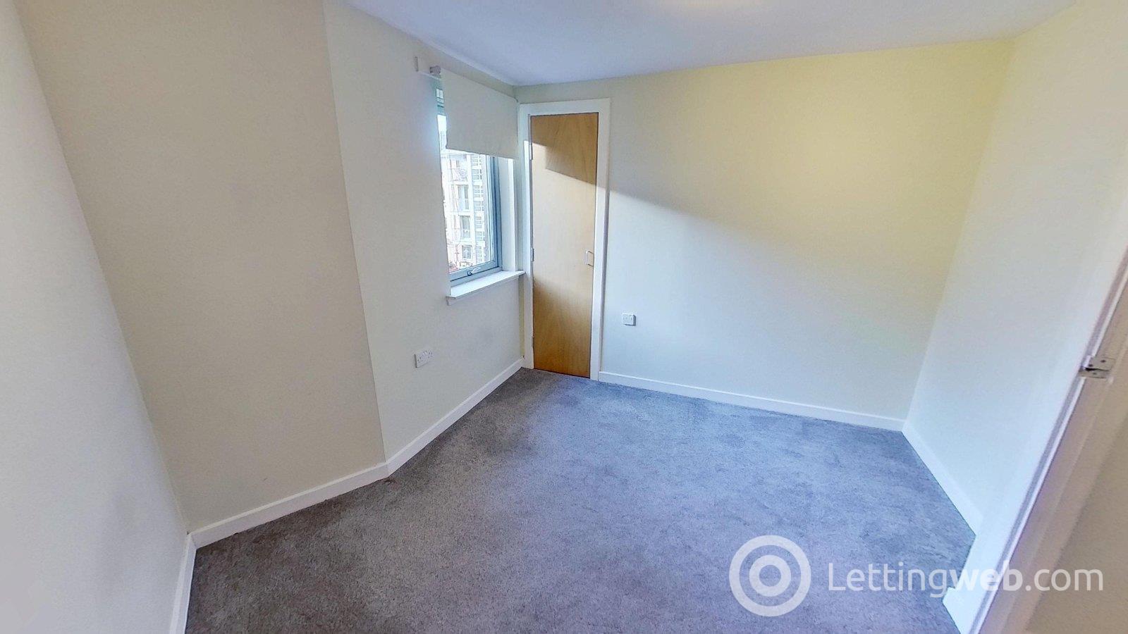Flat Restalrig Drive in Edinburgh