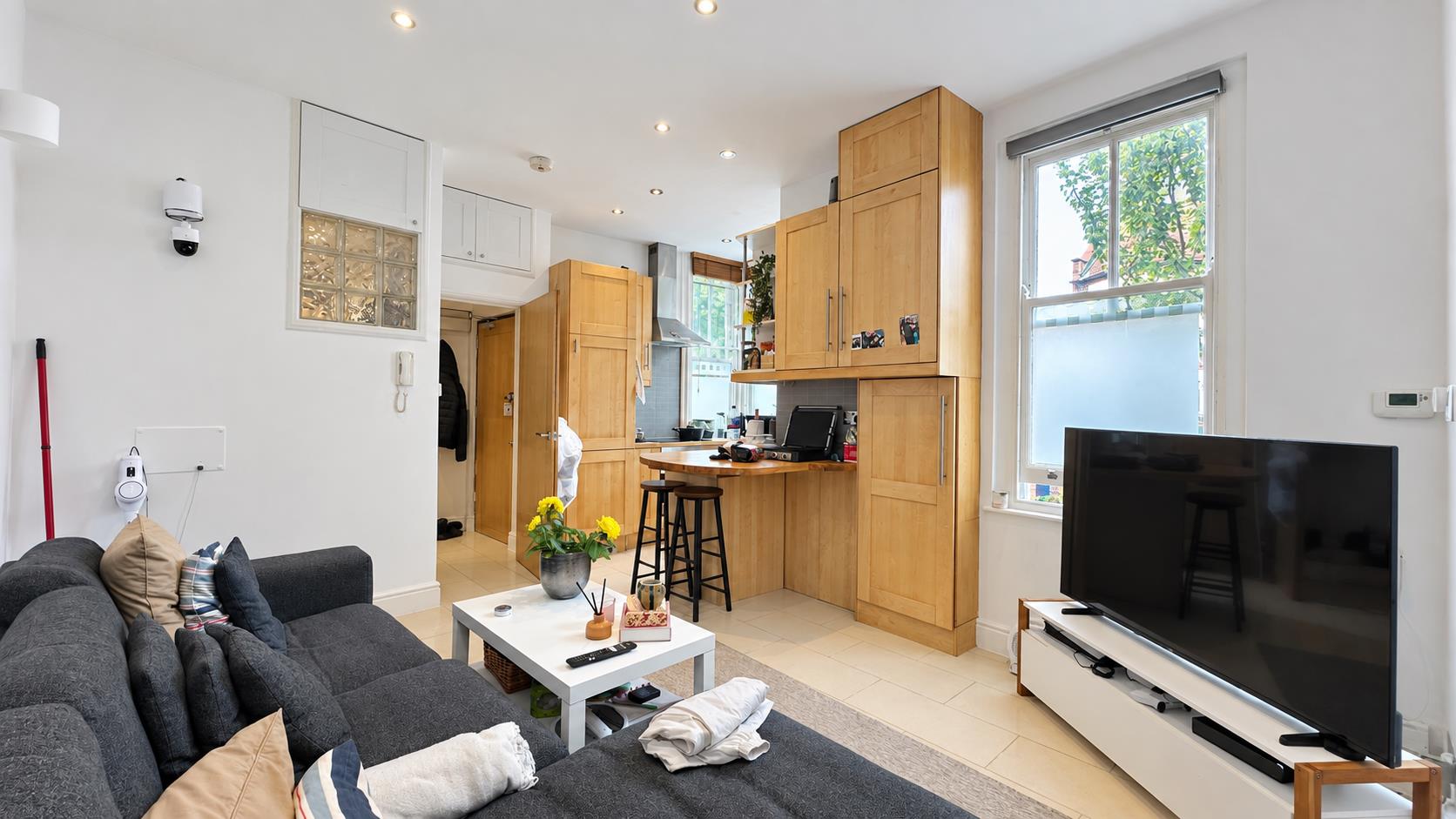 Flat Berrymede Road in Greater London