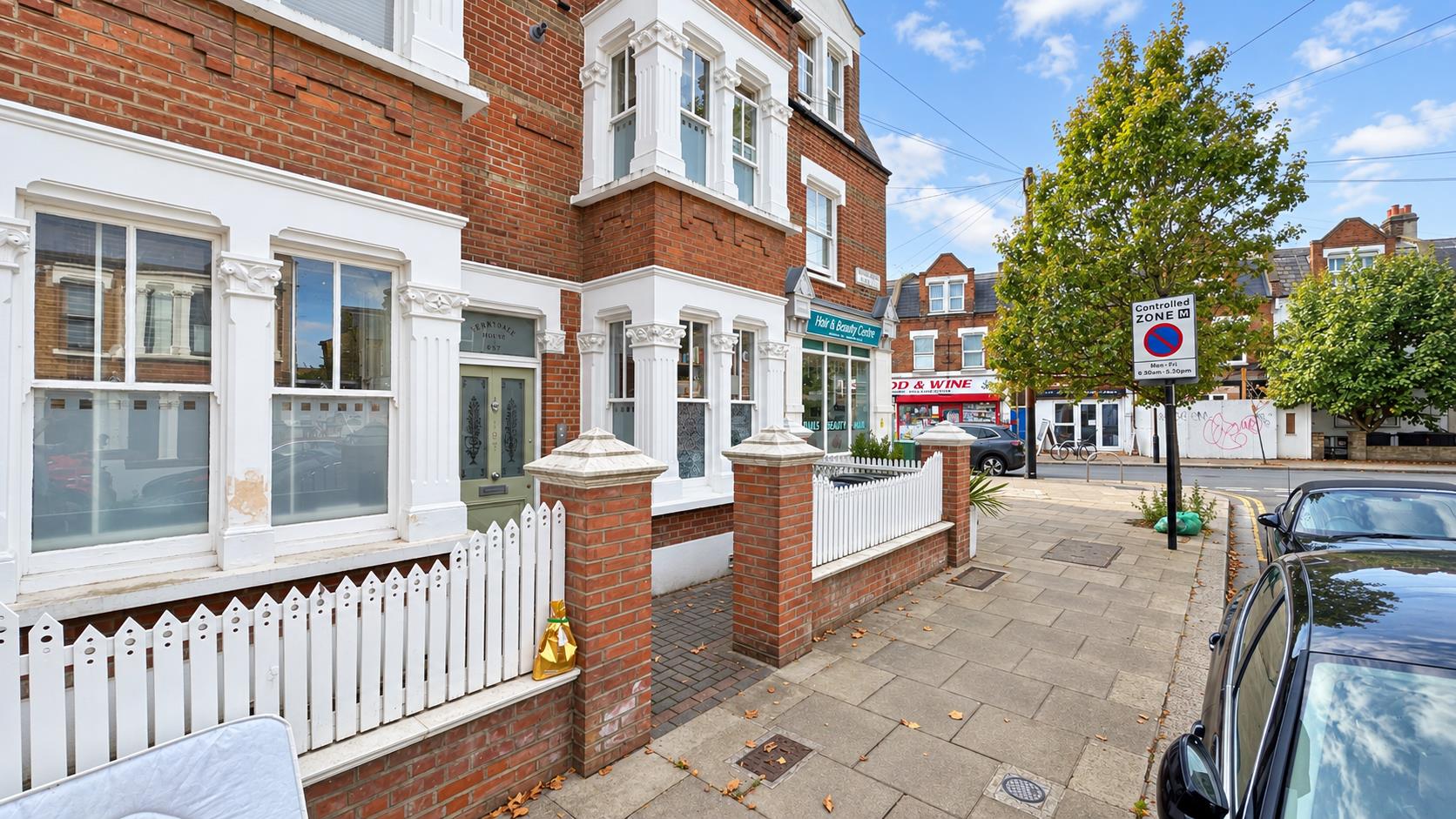Flat Berrymede Road in Greater London