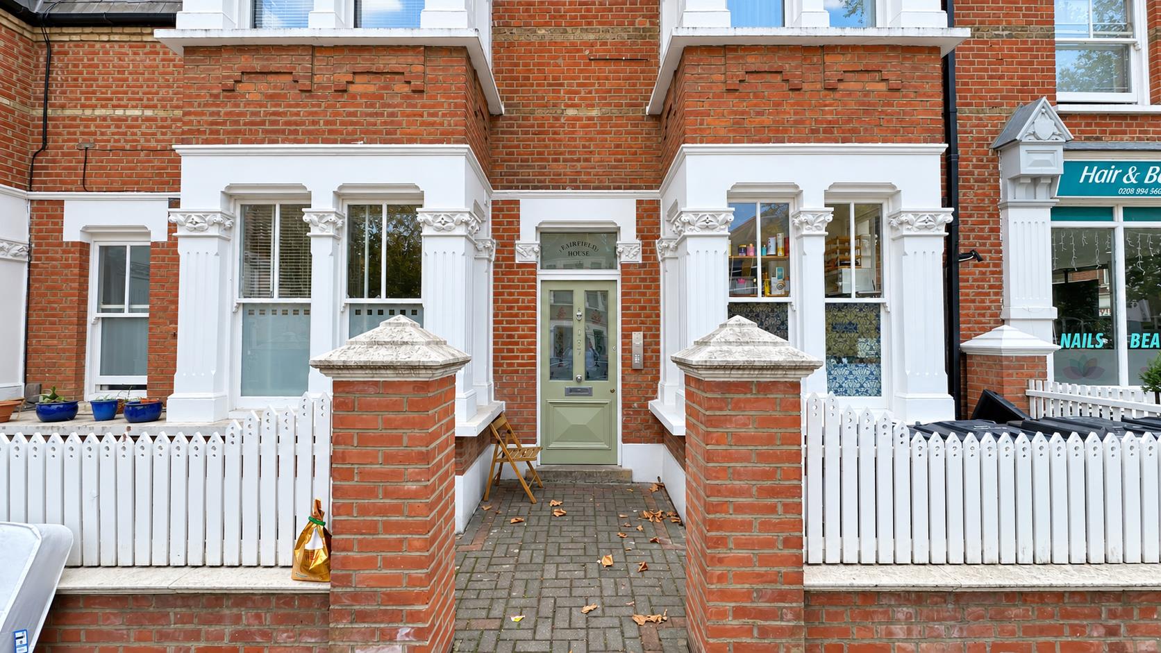 Flat Berrymede Road in Greater London