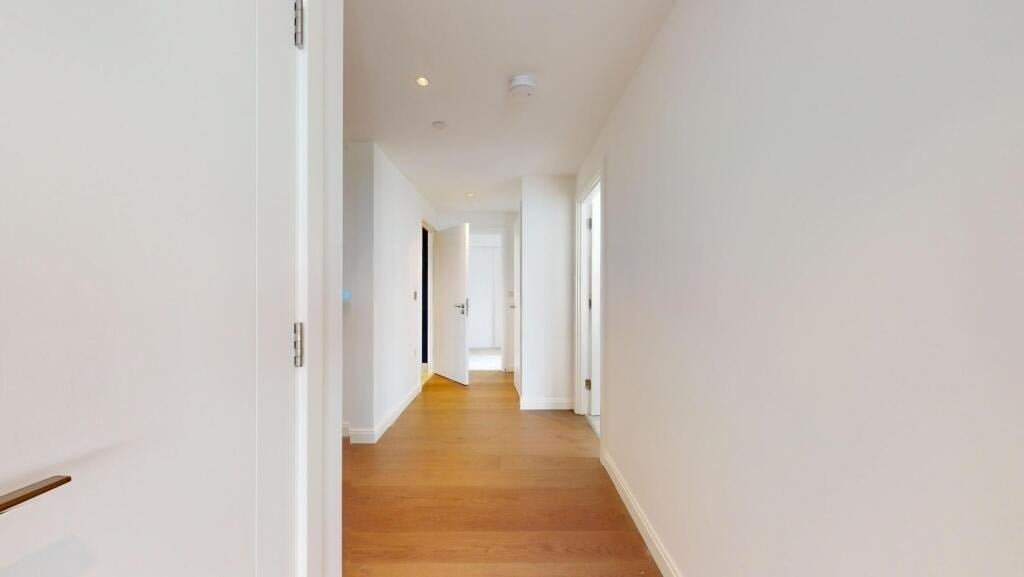 Flat Kennington Lane in Greater London