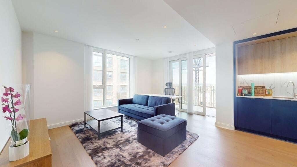 Flat Kennington Lane in Greater London