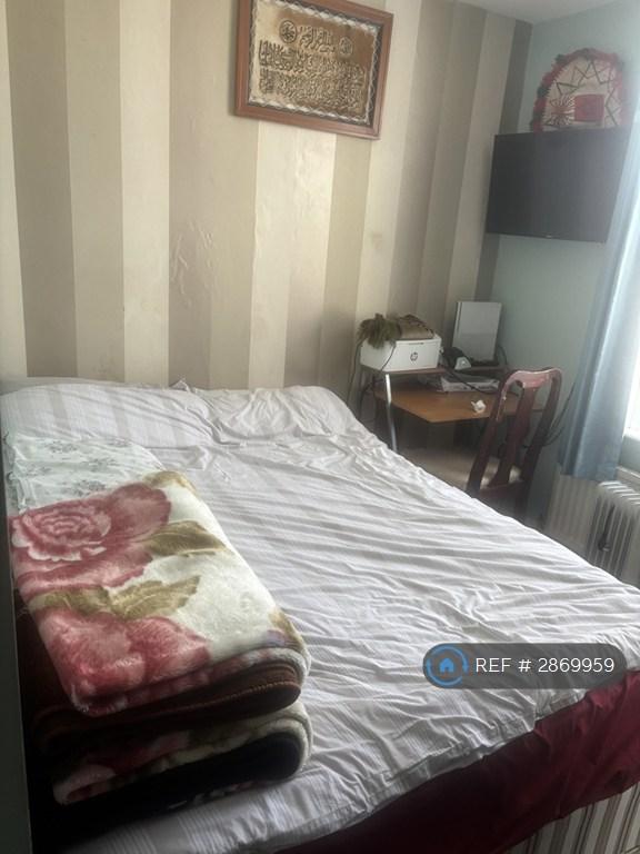 Room Churston Avenue in Greater London