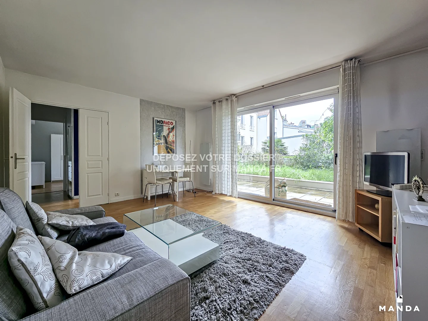 Flat Rue du Ratrait in Suresnes