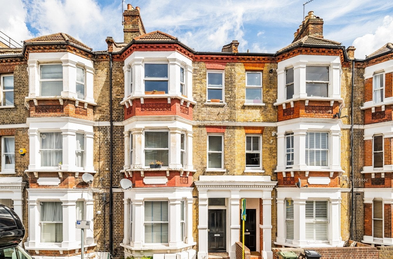 Flat Mandela Street in Greater London