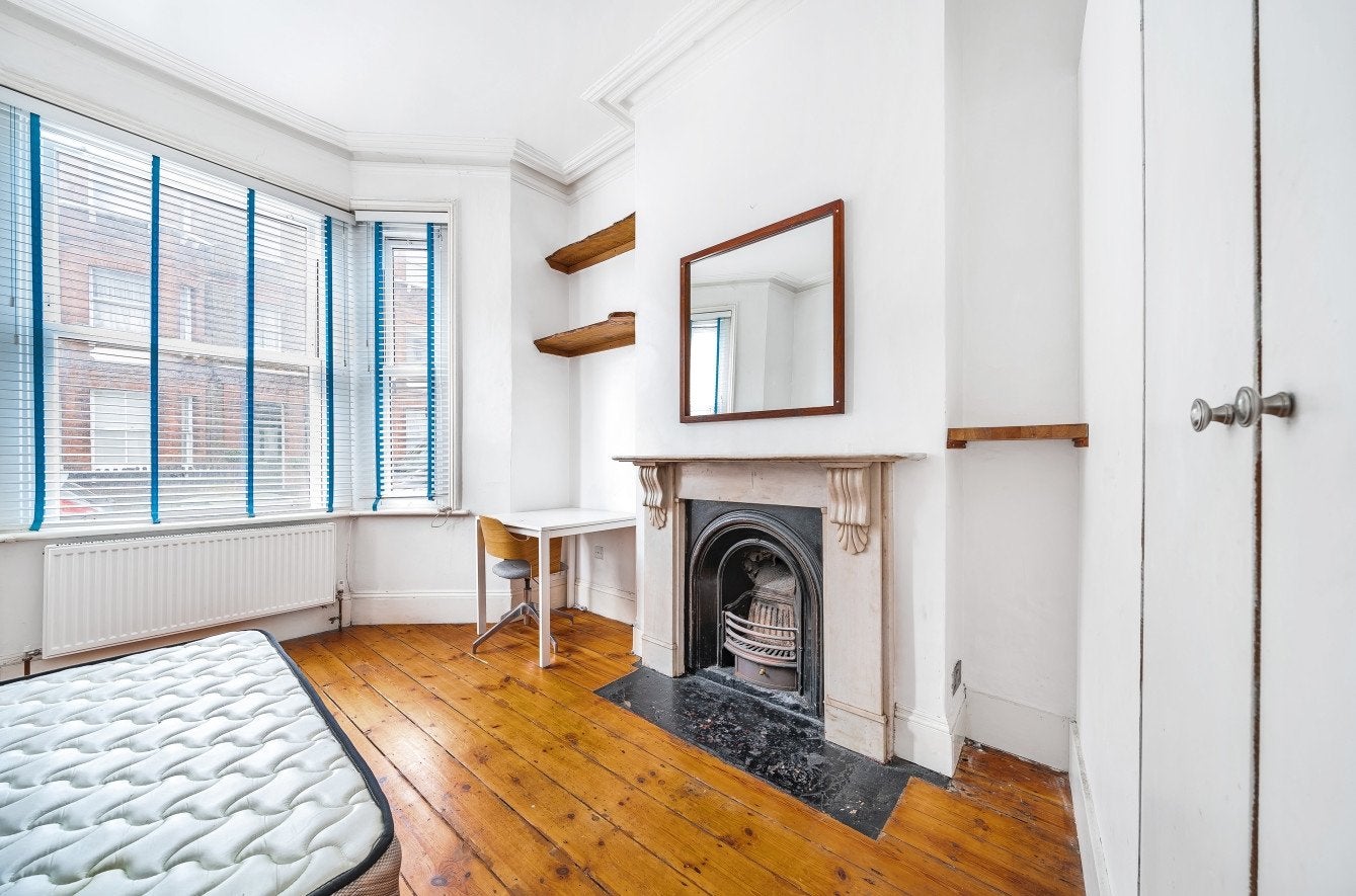 Flat Mandela Street in Greater London