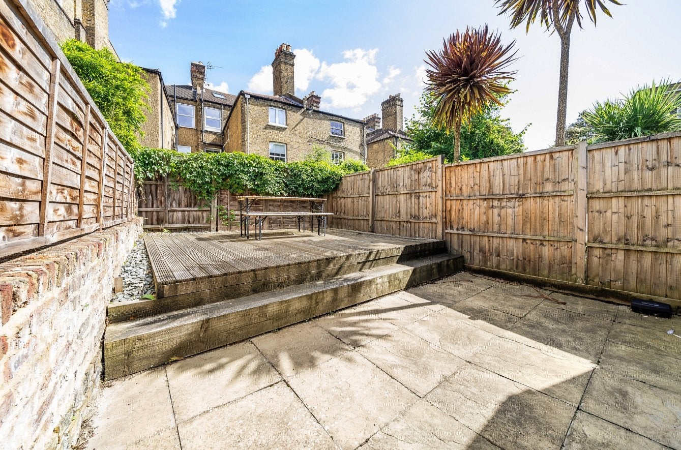 Flat Mandela Street in Greater London