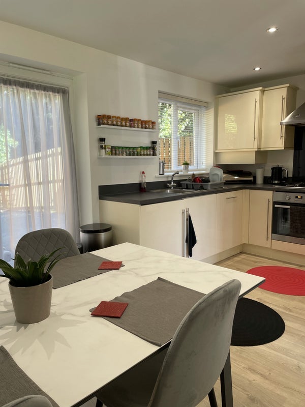 Room Beech Tree Avenue in Leeds