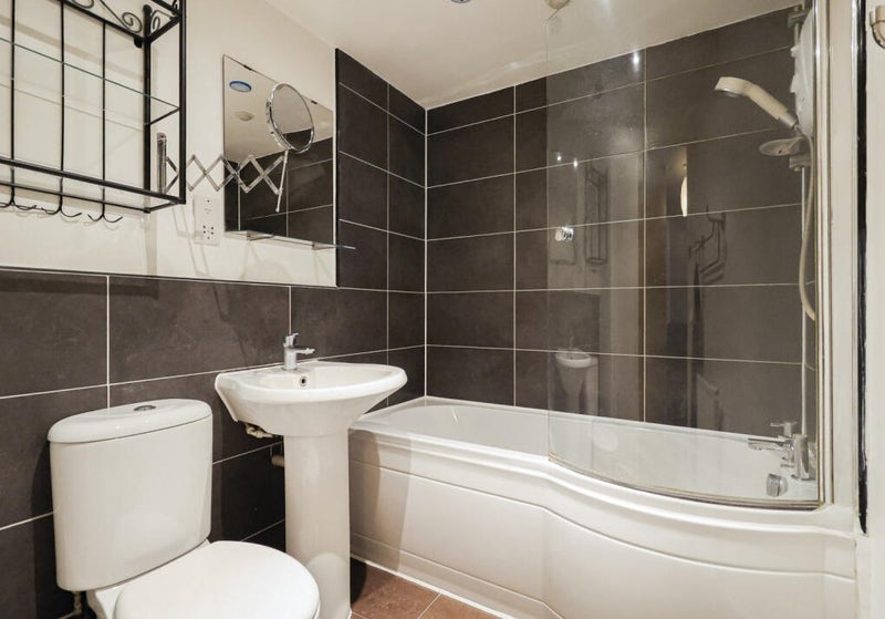 Room Armstrong Road in Greater London