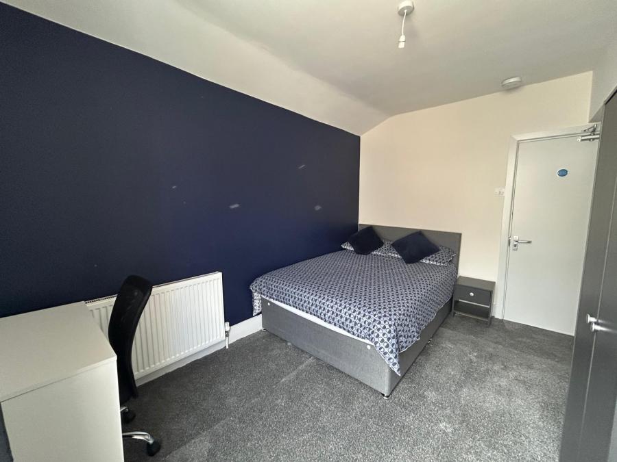 Room Walliker Street in Hull