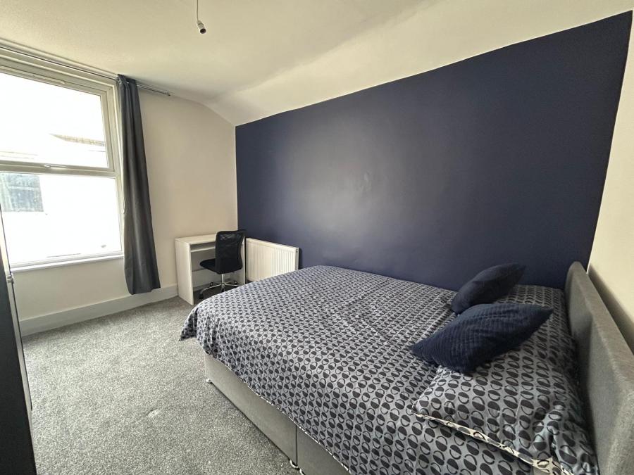 Room Walliker Street in Hull
