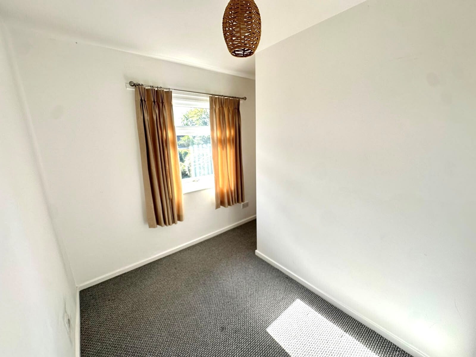Flat Heygarth Road in Eastham Village